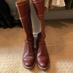 Size 7 brown Frye boots.
